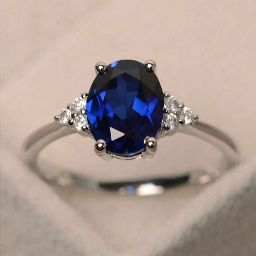 BEAUTIFUL Sterling Silver and Blue Gemstone Women's Ring